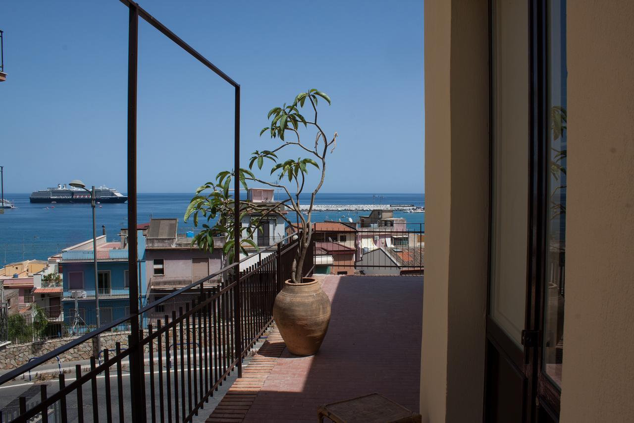 Bed & Breakfast Lighea Giardini Naxos Exterior photo